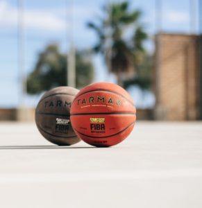 A qui l'utilisation d'un ballon de basket est-elle destinée exactement ?