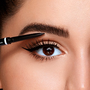 Quels sont les Avantages du crayon à sourcils ?