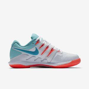 Des chaussures de tennis dans un comparatif