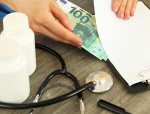 europaische krankenkasse eu 300x227 - Die europäische Krankenversicherung: Das Schutzschild für das Ausland