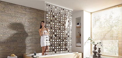 Installer un rideau de douche et sa barre télescopique