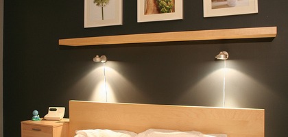Éclairer sans plafonnier : l'applique murale, alternative lumineuse au  salon - Côté Maison