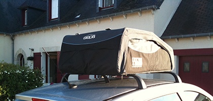 Équipez-vous d'un coffre de toit souple à moins de 80 € pour transporter  vos affaires vers votre lieu de vacances
